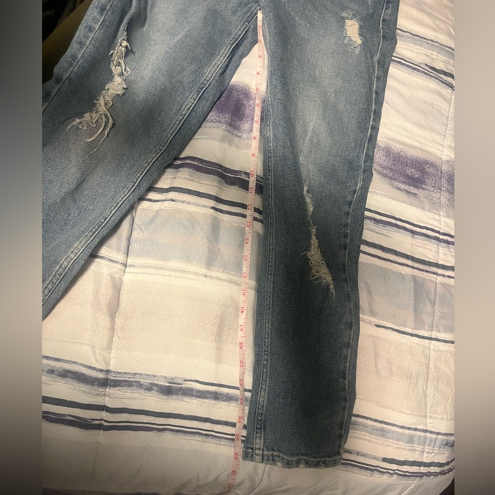 GUESS Mom Jean - Picture 5 of 5